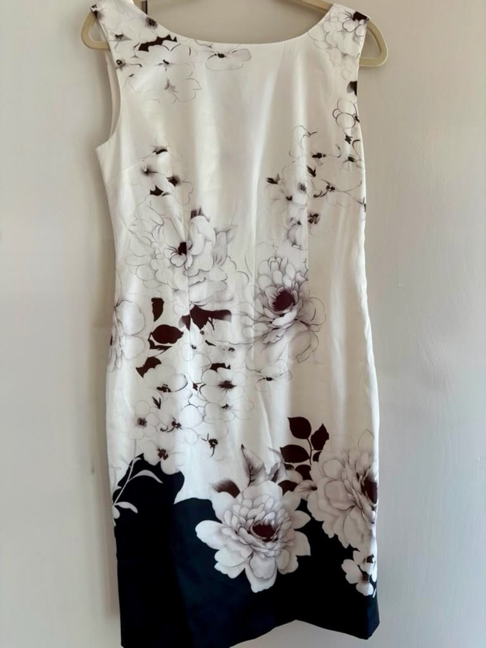 Floral Sleeveless White and Black Shift Dress